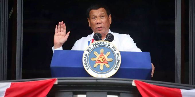 Rodrigo Duterte, Präsident der Philippinen, machte bei einer Video-Konferenz eine bizarre Aussage zum Impfen. impfung