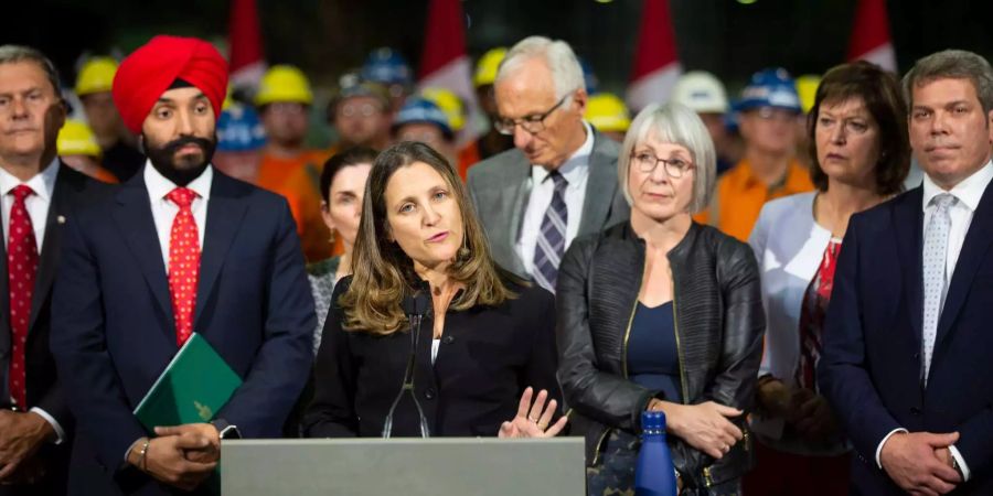 Chrystia Freeland kündigt Zölle auf Stahl und Aluminium aus den USA an.