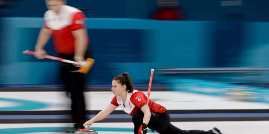 Das Curling-Mixed-Team Jenny Perret/Martin Rios hat es in den Halbfinal geschafft, nun dürfen die beiden auf Edelmetall hoffen.