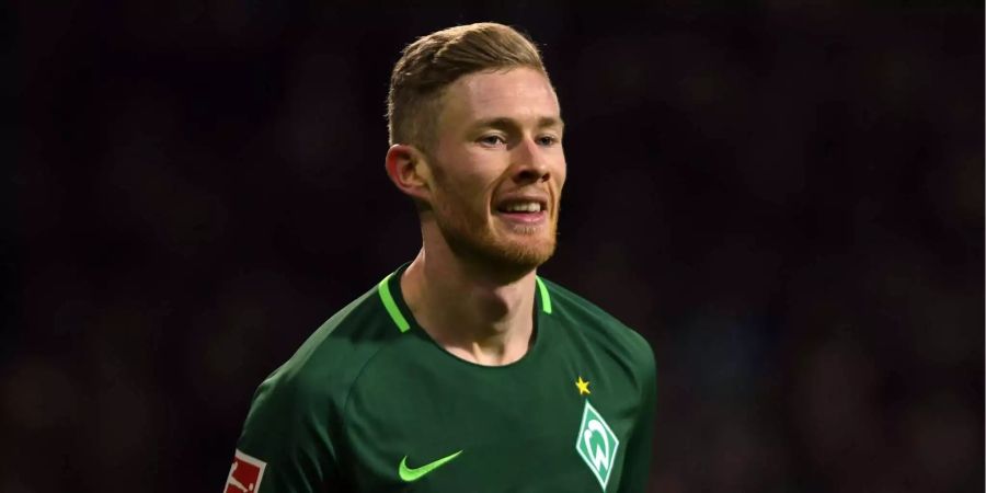 Werder Bremen verschafft sich im Abstiegskampf etwas Luft. Gegen Wolfsburg setzen sich die Norddeutschen dank zwei Toren von Florian Kainz mit 3:1 durch. Damit holen die Werderaner sieben Punkte aus den letzten drei Spielen.