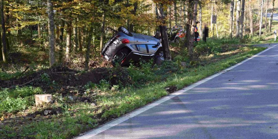 Die Frau entstieg dem Auto nach dem Unfall jedoch unverletzt.