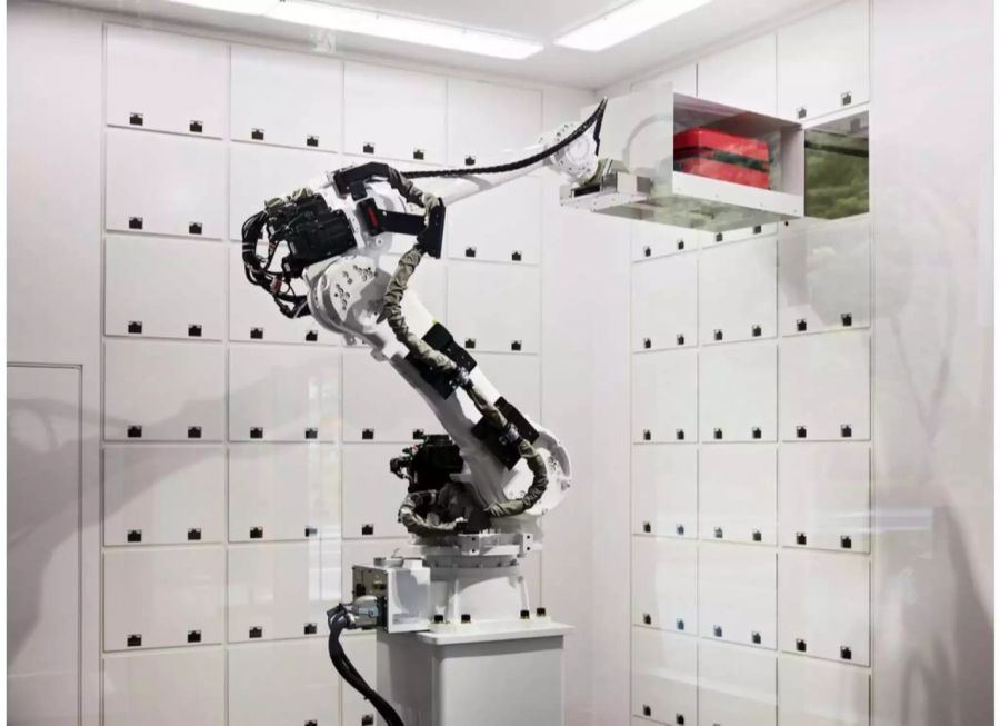 Selbst das Gepäck wird von Robotern verwaltet.