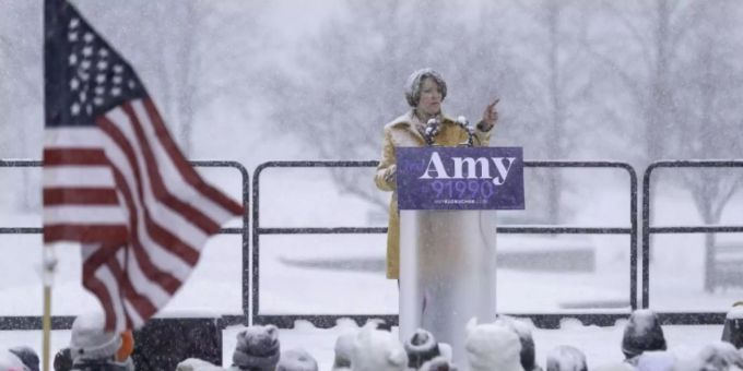 Die US-Demokratin Amy Klobuchar warb bei ihrer Bewerbungsrede für Zusammenhalt. Die US-Demokratin Amy Klobuchar warb bei ihrer Bewerbungsrede für Zusammenhalt.