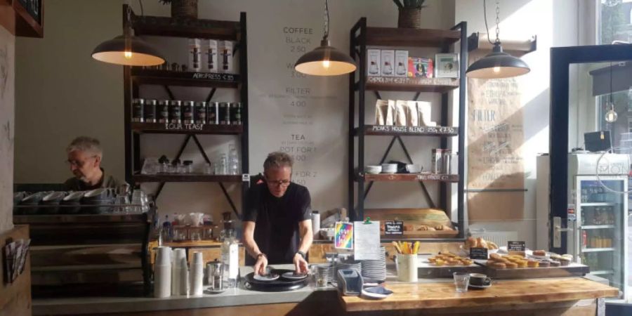 Die Monks Coffee Roasters bei der Arbeit, Bild: Community