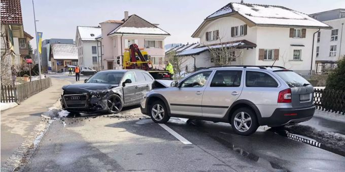 Während der Unfallaufnahme musste die Austrasse für rund drei Stunden komplett gesperrt werden. Während der Unfallaufnahme musste die Austrasse für rund drei Stunden komplett gesperrt werden.