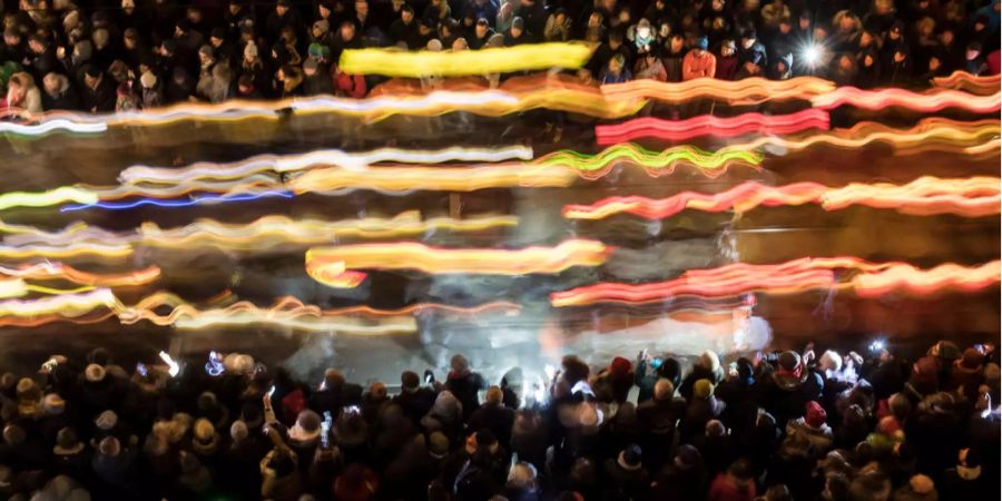 Jedes Jahr beginnt die Fasnacht in Basel mit dem Morgestraich,