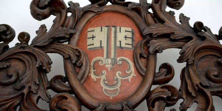 Das Wappen des Kanton Nidwalden beim Rathaus in Stans.