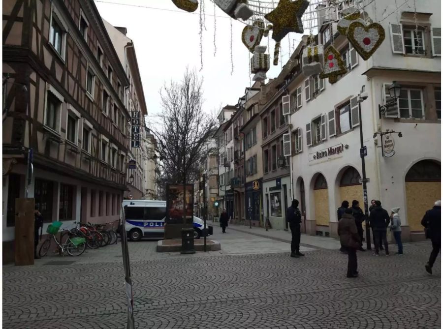 In den Einkaufsstrassen patrouillieren Soldaten.