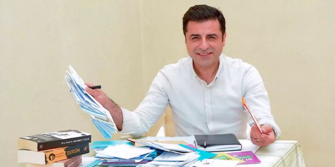 Der ehemalige Präsidentschaftskandidaten Selahattin Demirtas sitzt im Gefängnis. Der ehemalige Präsidentschaftskandidaten Selahattin Demirtas sitzt im Gefängnis.