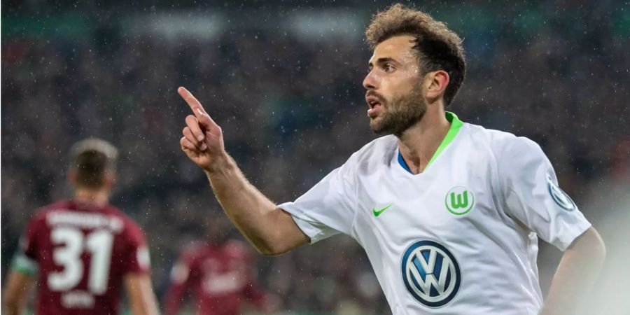 Admir Mehmedi hebt jubelnd den Finger in die Luft.