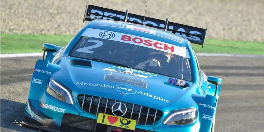 Der DTM-Fahrer Gary Paffett aus Grossbritannien von der HWA AG im Mercedes-AMG C 63 fährt über die Rennstrecke.