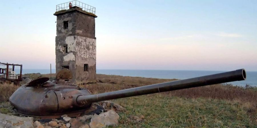 Ein Teil eines Panzers auf den Kurilen.