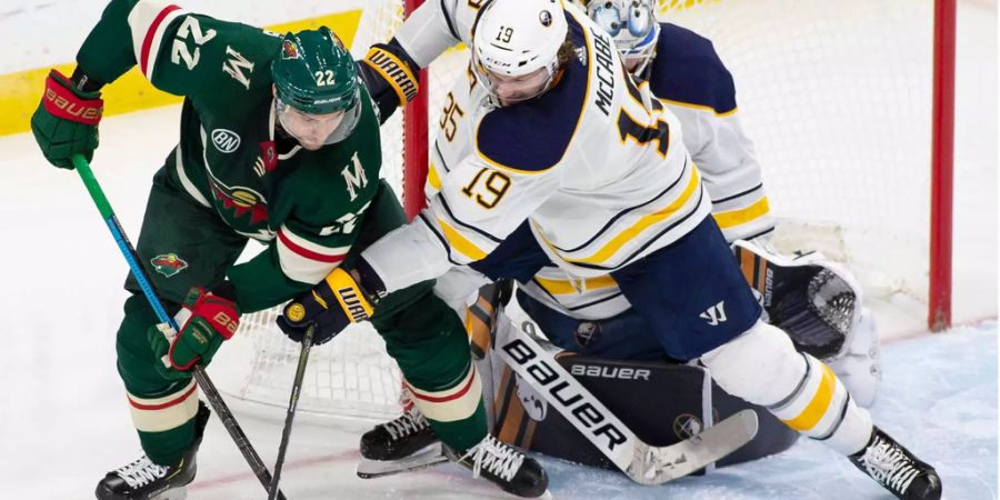 Nino Niederreiter (links) im Spiel gegen die Buffalo Sabres.