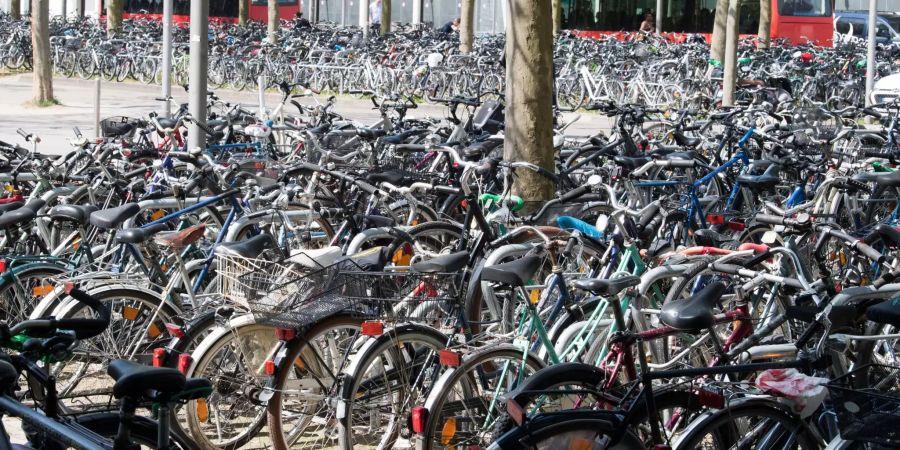 Fahrradstellplatz am Bahnhof