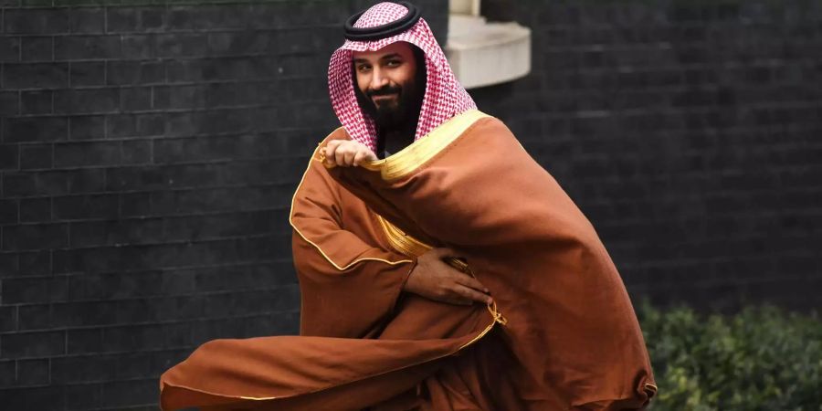 Der saudische Kronprinz Mohammed bin Salman. Mehr als zwei Wochen lang hatte Saudi-Arabien dementiert, nun gibt die Regierung dem immensen internationalen Druck nach: Journalist Khashoggi sei im Konsulat in Istanbul getötet worden, räumt Riad ein.