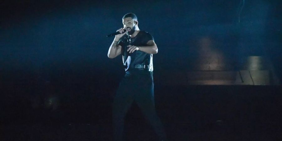 Der kanadische Rapper Drake singt an einem Konzert im Oktober 2018.