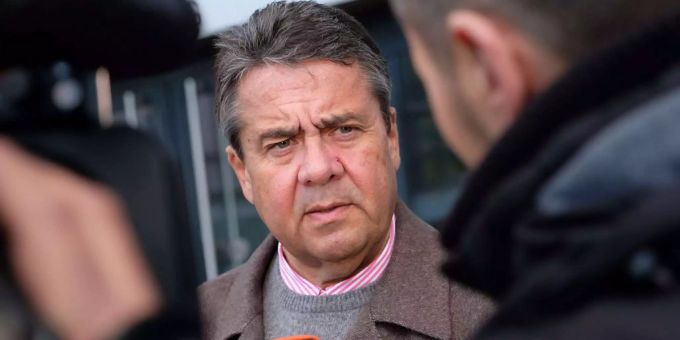 Sigmar Gabriel hatte nach einem Treffen mit dem libanesischen Aussenminister erklärt, Deutschland befürchte nach dem Rücktritt von Ministerpräsident Saad Hariri neue Gewalt im Libanon. Sigmar Gabriel hatte nach einem Treffen mit dem libanesischen Aussenminister erklärt, Deutschland befürchte nach dem Rücktritt von Ministerpräsident Saad Hariri neue Gewalt im Libanon.