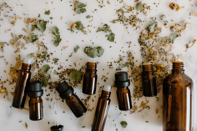 Homöopathische Mittel können nicht mit pflanzlichen Medikamenten gleichgesetzt werden. Homöopathie