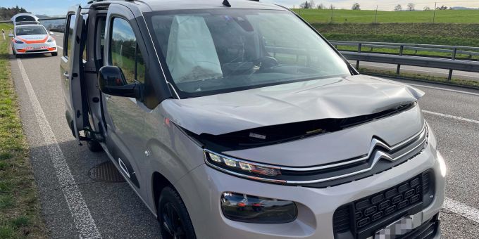 A1 / Niederwil SG - Auffahrkollision wegen Gruppe auf Pannenstreifen