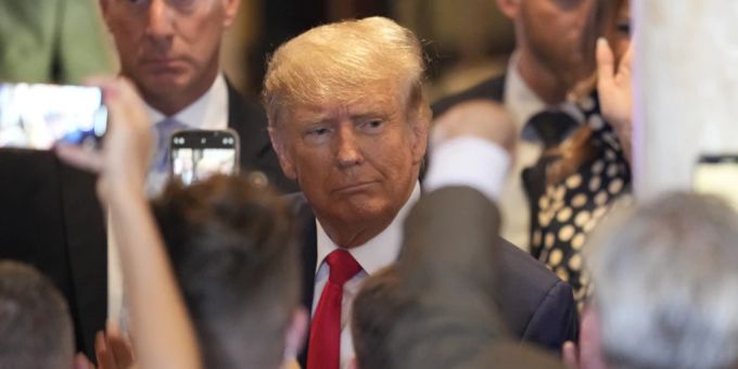 Donald Trump gibt am 15. November 2022 seine Präsidentschaftskandidatur für 2022 bekannt. donald trump