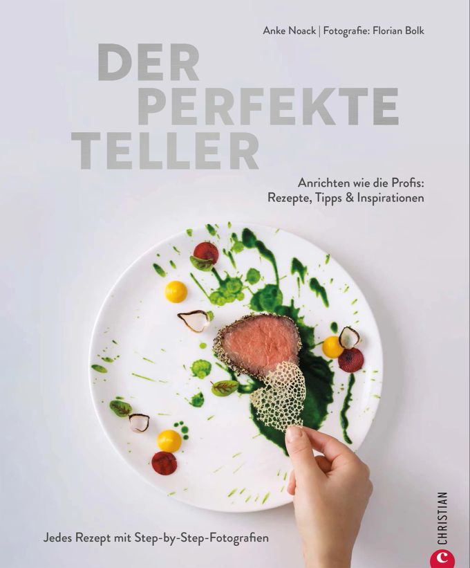 «Der perfekte Teller. Anrichten wie die Profis: Rezepte, Tipps und Inspirationen», Anke Noack, Christian Verlag, 256 Seiten, eywa 40 Franken, ISBN 978-3-95961-614-0. Buchcover Teller Gericht Hand