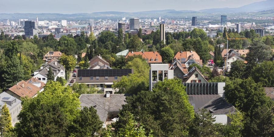 Das Bruderholzquartier in Basel zählt mit seinen zahlreichen Grünflächen und einer grossen Villenlandschaft zu den wohlhabenderen Teilen Basels.