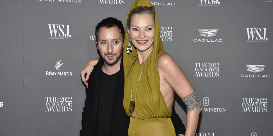 Kate Moss mit Designer Anthony Vaccarello.