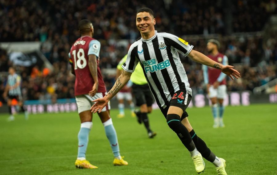 Rechter Flügel: Miguel Almiron von Newcastle United.