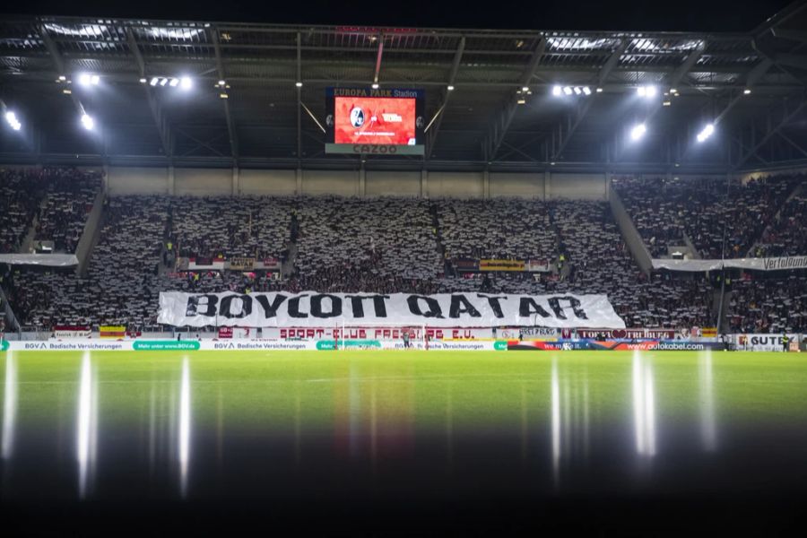 Vor allem in deutschen Stadien wurde zuletzt oft Boykott-Banner gezeigt, wie hier in Freiburg.