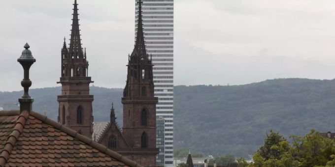 Das Basler Münster und der Roche Tower in Basel. (Symbolbild) Basel