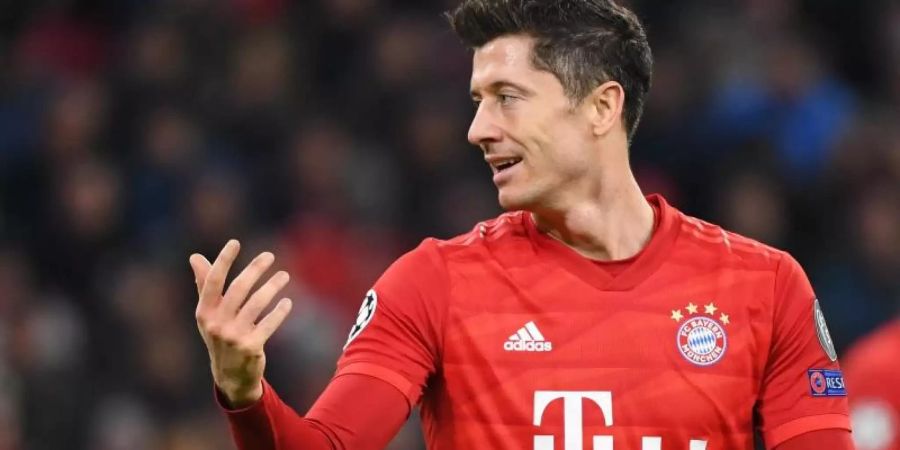 Nach dem Sieg über Olympiakos Piräus verrät Robert Lewandowski, dass er erneut Vater wird. Foto: Sven Hoppe/dpa