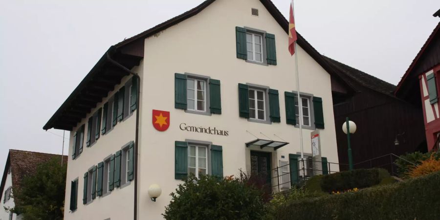 Das Gemeindehaus bei Oetwil an der Limmat.