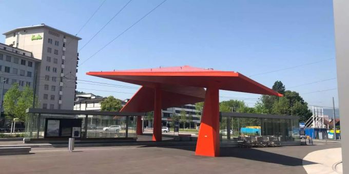 Der neu gestaltete Busbahnhof im Zentrum von Schlieren