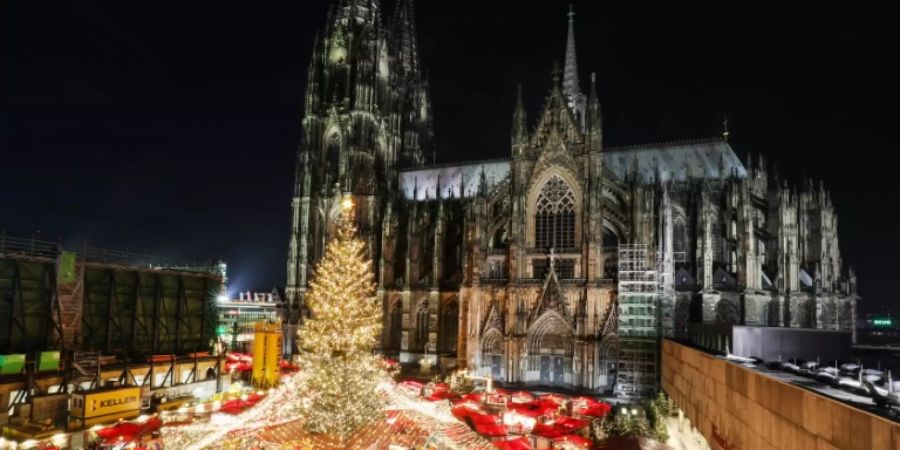 Weihnachtsmarkt am Kölner Dom