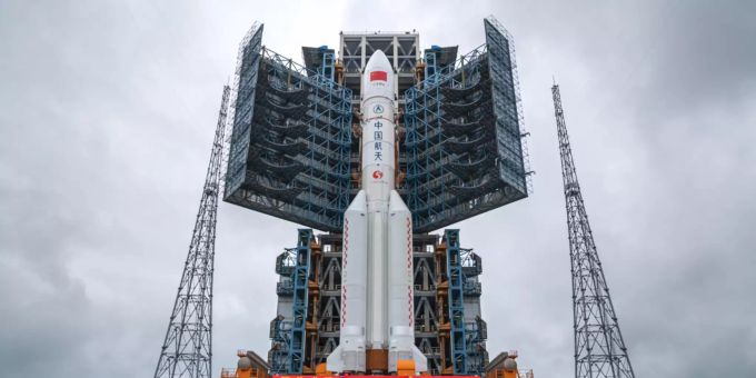 Eine Trägerrakete vom Typ Langer Marsch-5. Mars Mission