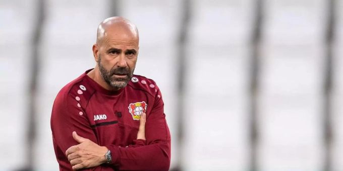 Verteidigt, dass er offensiv spielen lässt: Bayer Leverkusens Trainer Peter Bosz. Foto: Marius Becker/dpa Verteidigt, dass er offensiv spielen lässt: Bayer Leverkusens Trainer Peter Bosz. Foto: Marius Becker/dpa