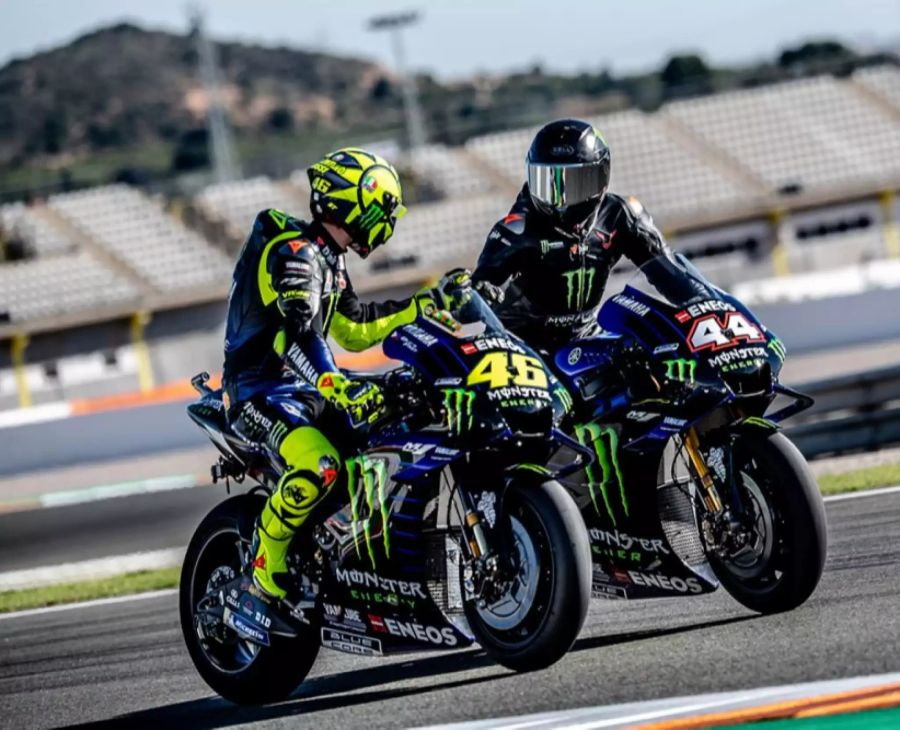 Lewis Hamilton und Valentino Rossi teilten sich die Rennstrecke auch auf der Yamaha M1.