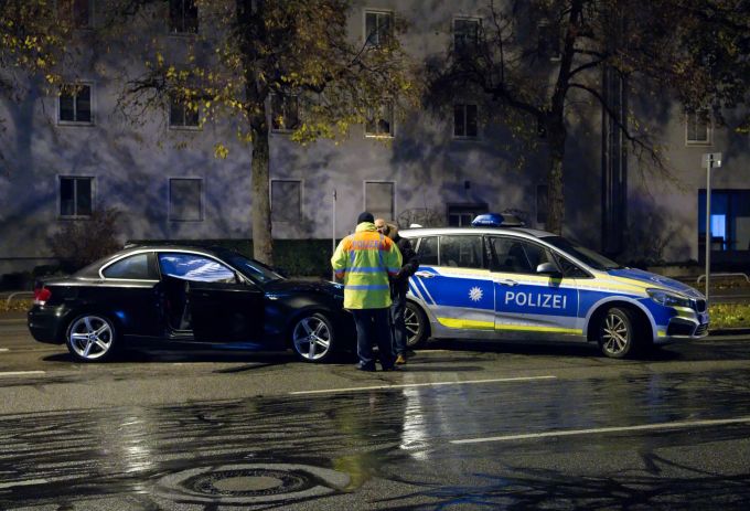 Die Polizei im Einsatz nach dem Unfall. Unfall Polizei