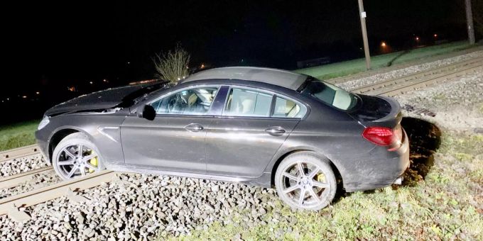 Beim Selbstunfall wurde eine Person leicht verletzt. Selbstunfall