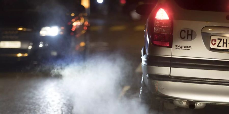 Dreckschleudern raus aus der Innenstadt: Die Stadt Zürich liebäugelt mit einem Fahrverbot für emissionsstarke Fahrzeuge. Vorbild ist die Stadt Genf. (Archiv)