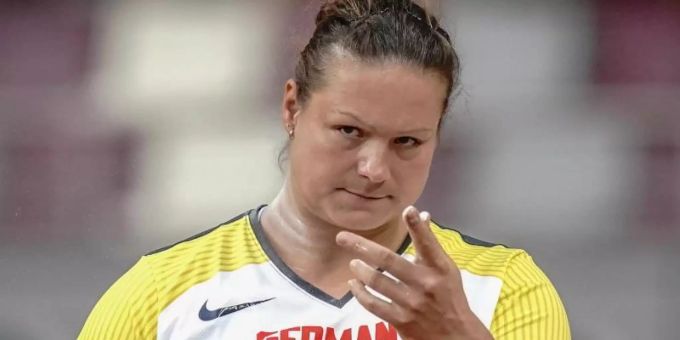Doha - Kugelstosserin Schwanitz mühelos ins WM-Finale