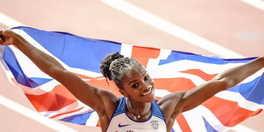 Dina Asher-Smith feiert ihren Sieg über 200 Meter. Foto: Michael Kappeler/dpa