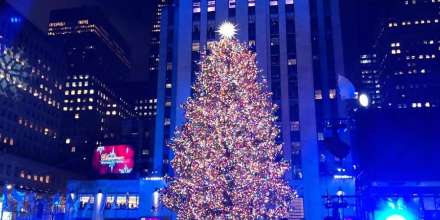 Ein Traum aus Licht: der Weihnachtsbaum am Rockefeller Center. Foto: Benno Schwinghammer/dpa