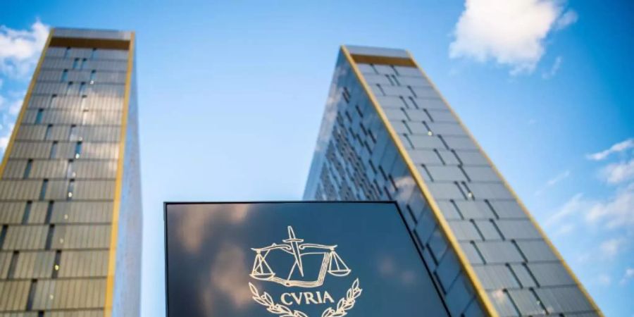 Laut einem Generalanwalt des EuGH sind die Standardvertragsklauseln, nach denen etwa Facebook Daten europäischer Nutzer ausserhalb Europas verarbeiten lässt, gültig. Foto: Arne Immanuel Bänsch/dpa