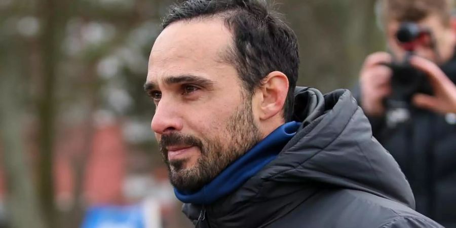 Nach dem Klinsmann-Rücktritt steht Alexander Nouri an der Seitenlinie von Hertha BSC. Foto: Andreas Gora/dpa