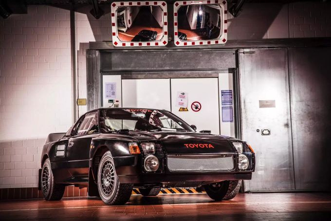 In der Strassenversion war das Modell MR2 das meistverkaufte japanische Mittelmotor-Auto. Toyota MR2