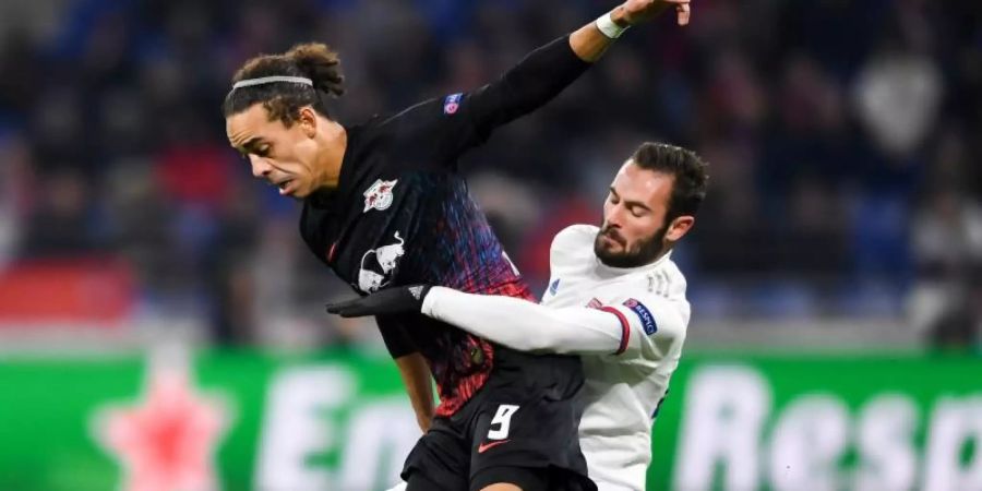 Spielte mit Olympique Lyon in der Gruppenphase der Champions League gegen RB Leipzig: Lucas Tousart (r). Foto: Robert Michael/zb/dpa