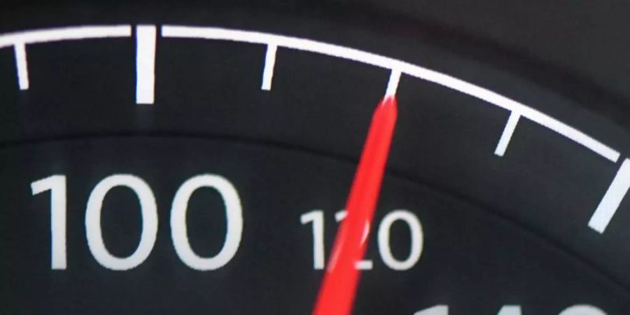 Eine Höchstgeschwindigkeit von 120 Kilometern pro Stunde würde 2,6 Millionen Tonnen CO2 pro Jahr vermeiden. Foto: Patrick Pleul/dpa-Zentralbild/dpa