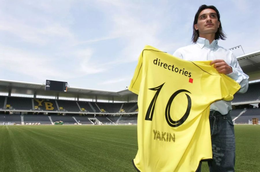 Im Juni 2005 kehrt Hakan Yakin in die Schweiz zurück. Bei den BSC Young Boys wird er 2008 Torschützenkönig und Schweizer Fussballer des Jahres.