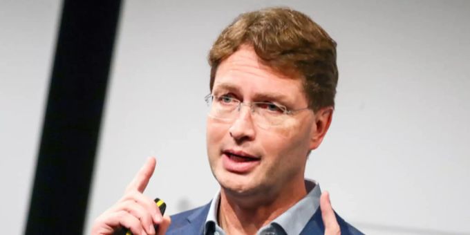 Ola Källenius, CEO der Daimler AG setzt auf selbstfahrende Autos. daimler ag